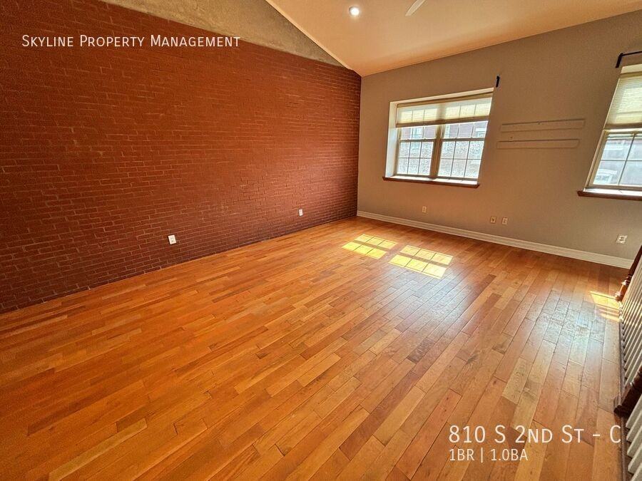 810 S 2nd St #C - Photo 3 of 17