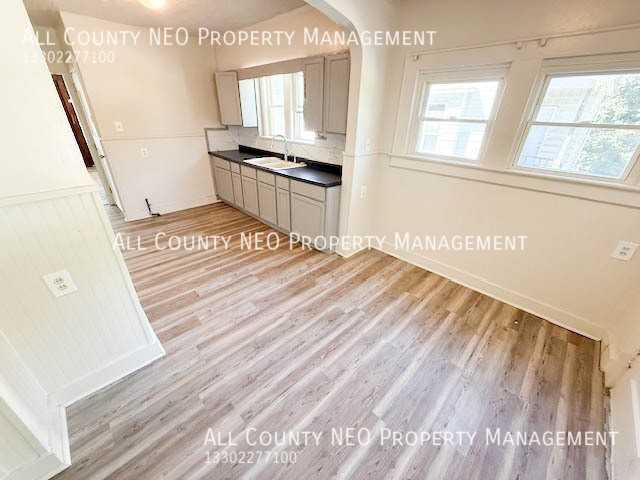 859 Brown St - Photo 5 of 18