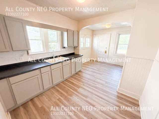 859 Brown St - Photo 6 of 18