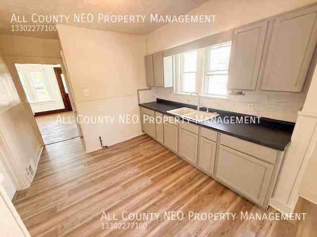 859 Brown St - Photo 7 of 18