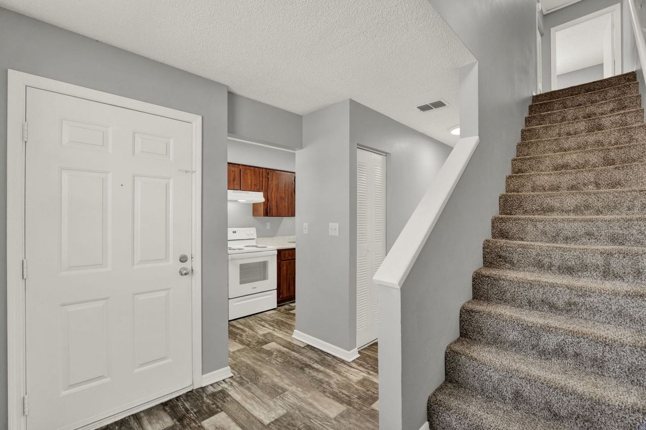 230 Whispering Oaks Ct - Photo 2 of 12