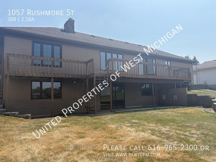 1057 Rushmore St - Photo 2 of 3