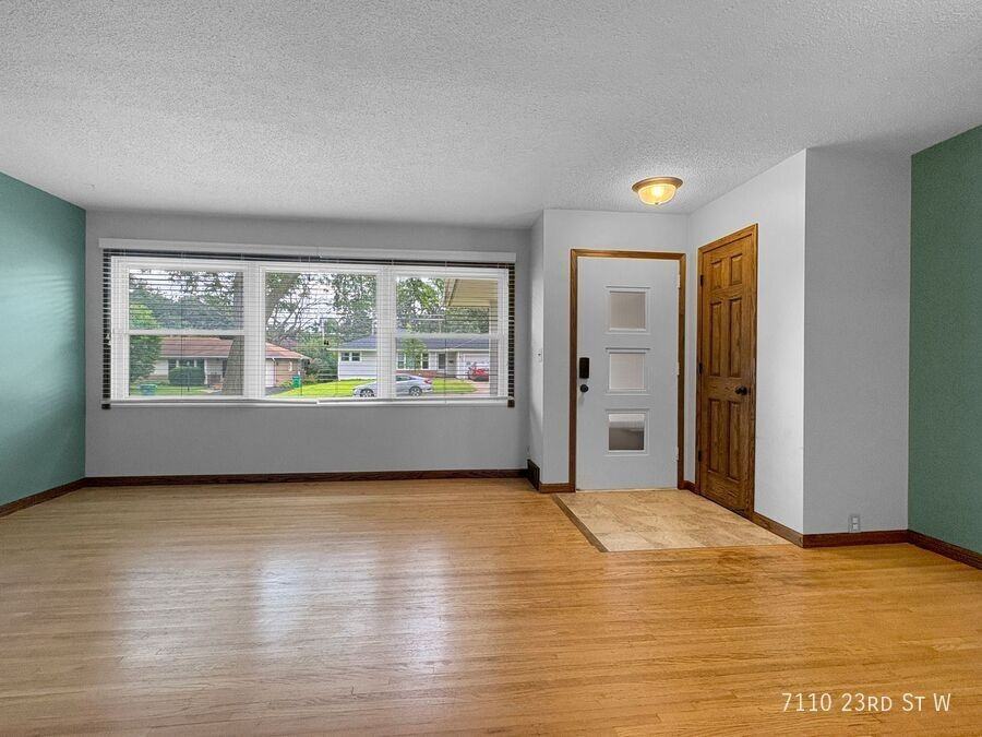 7110 W 23rd St - Photo 3 of 35