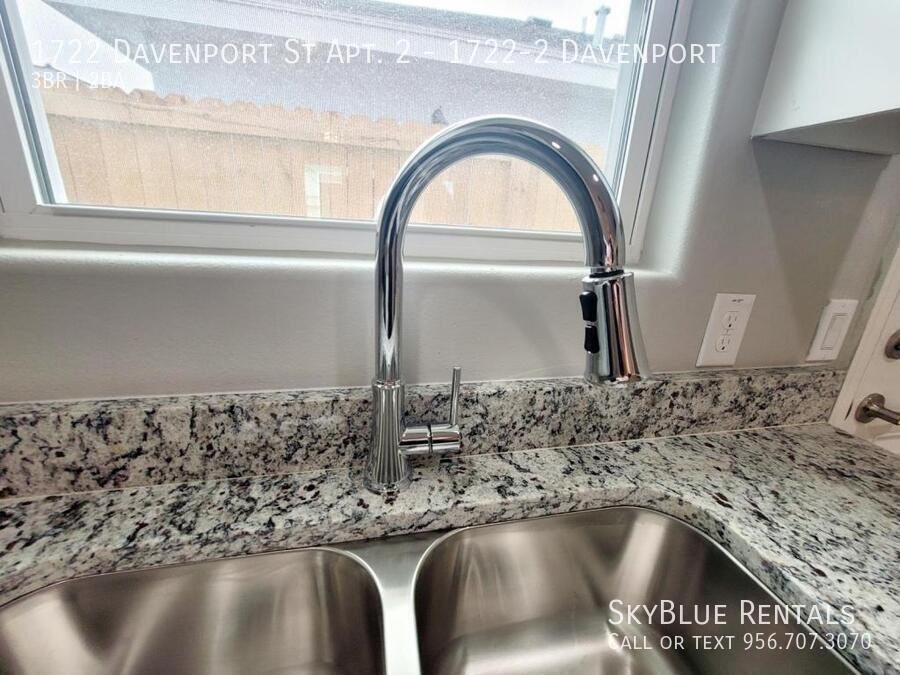 1722 Davenport St Unit 2 - Photo 3 of 21