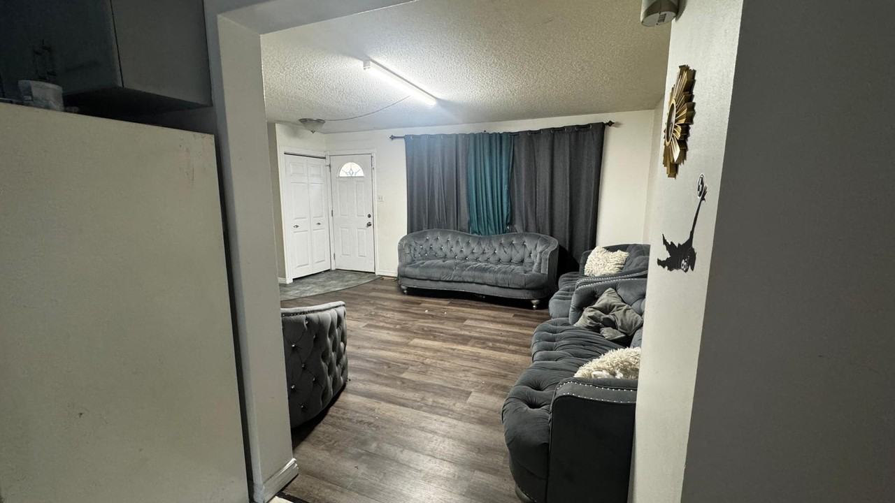 32 Elvira Crescent - Photo 5 of 21