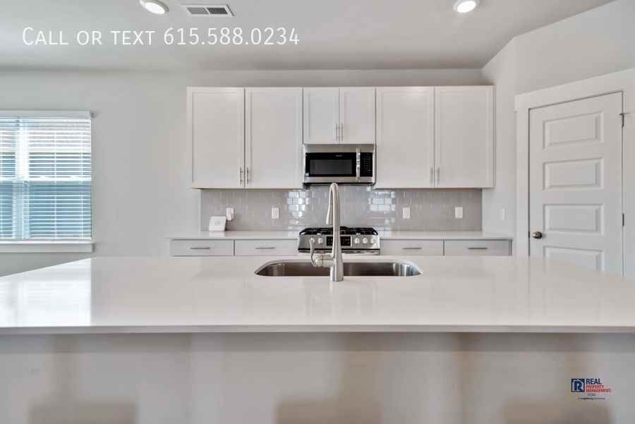 156 Harvest Point Blvd - Photo 3 of 36