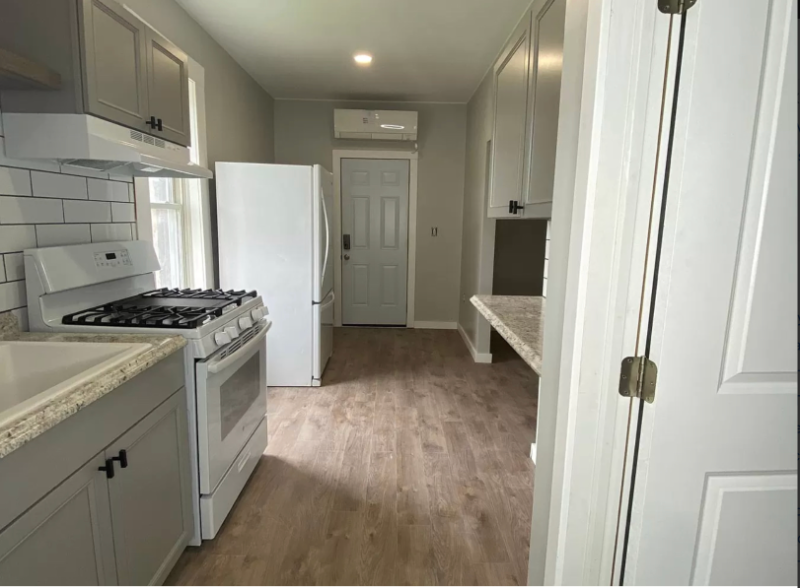 10549 Main St - Photo 2 of 11