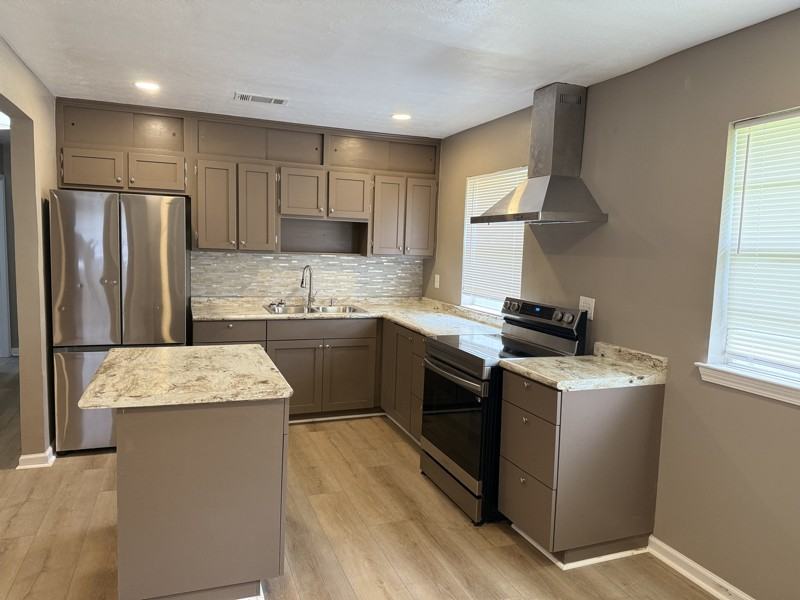 2605 Fraternity Dr - Photo 3 of 17