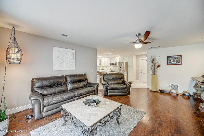 5556 Floral Ave - Photo 2 of 19