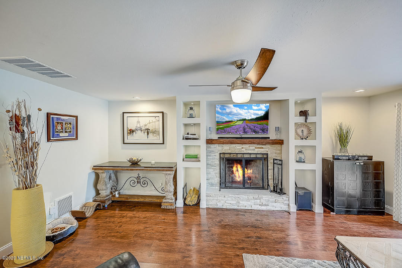 5556 Floral Ave - Photo 3 of 19