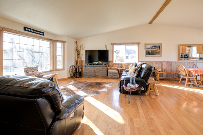 594 State St - Photo 3 of 15