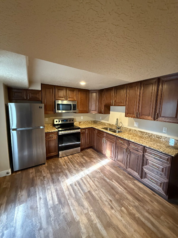 2300 Se - Photo 2 of 10