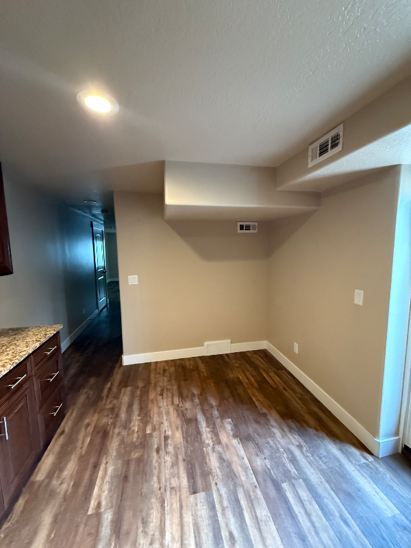 2300 Se - Photo 3 of 10