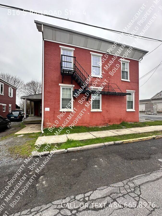 816 S Railroad St #4