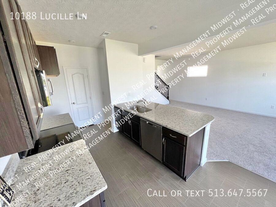 10188 Lucille Ln - Photo 3 of 19