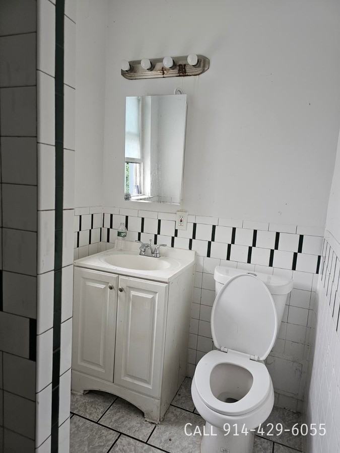 143 Stanley Ave - Photo 4 of 8