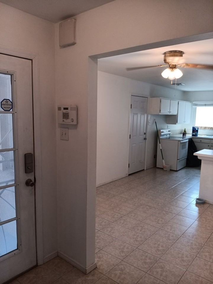 1905 Moon St Ne - Photo 7 of 32