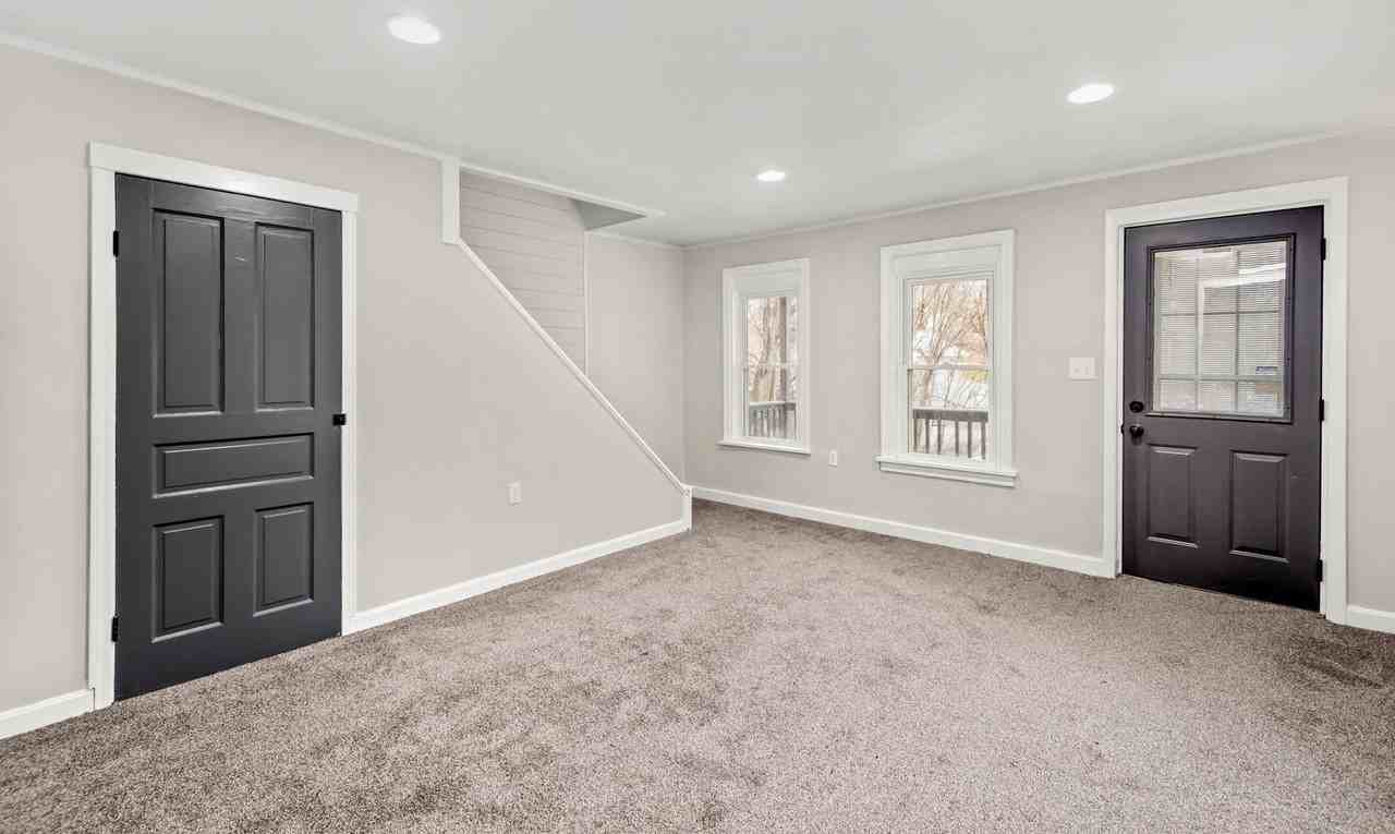 1174 Forest Ave - Photo 3 of 22
