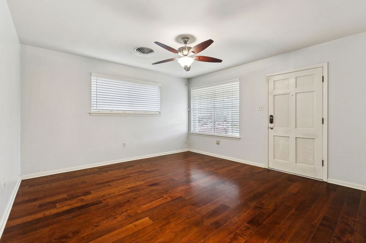 2455 Mercedes Blvd - Photo 2 of 12