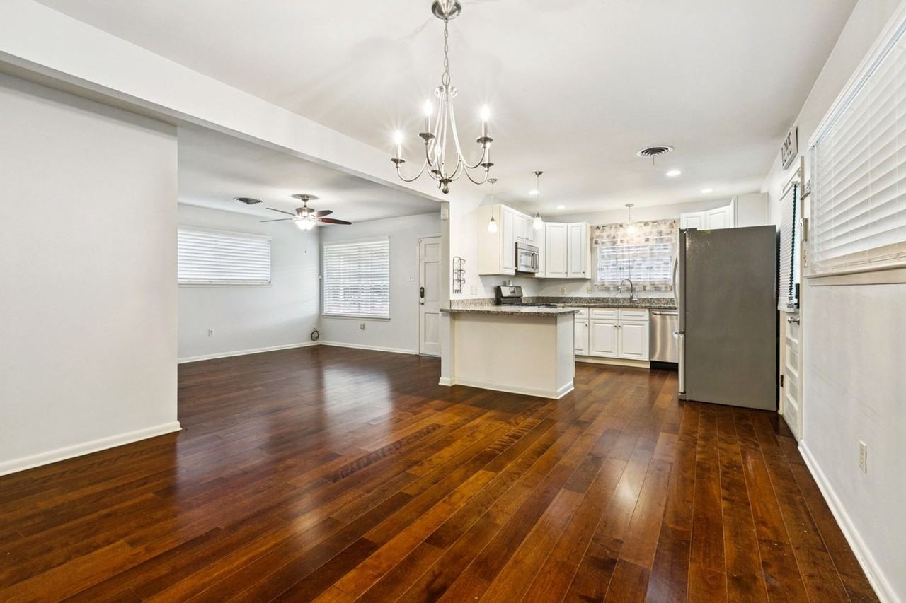 2455 Mercedes Blvd - Photo 3 of 12