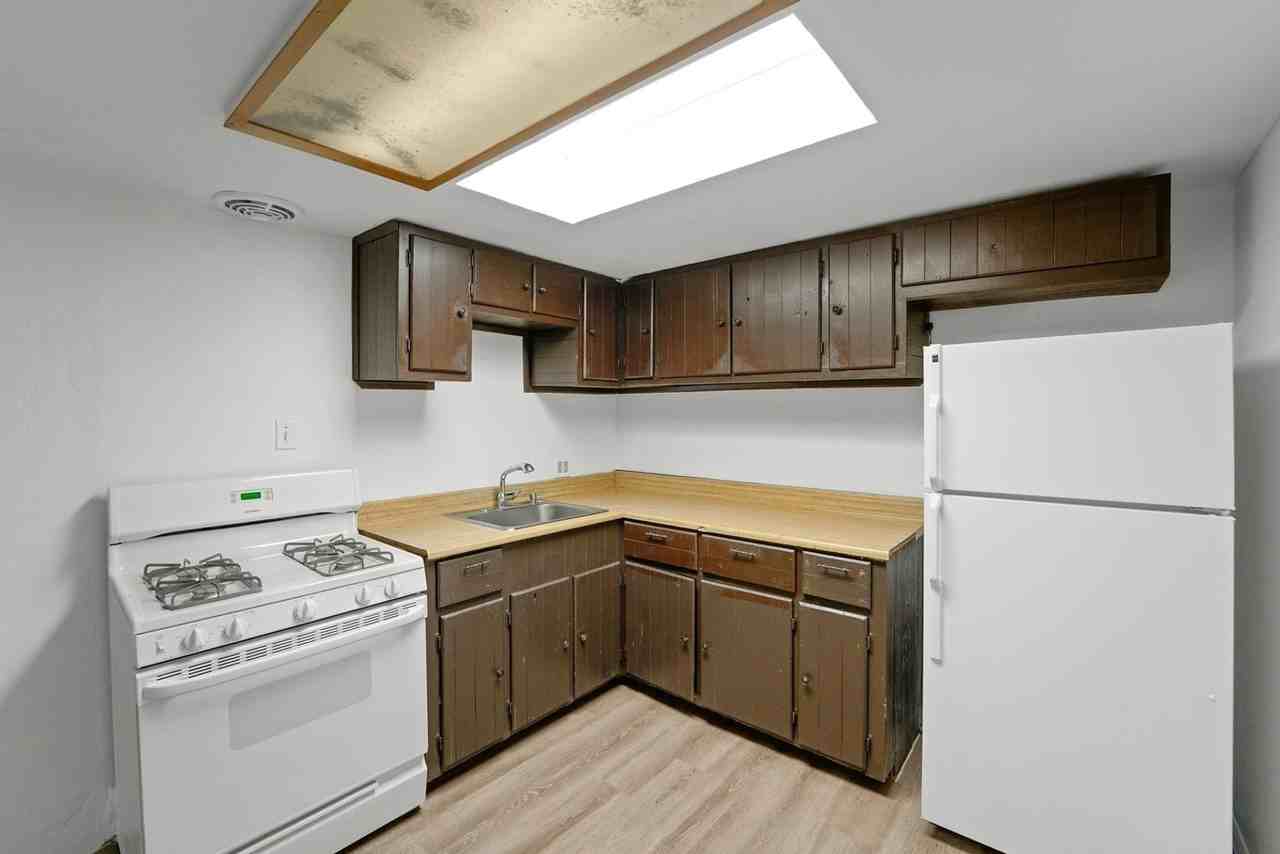 129 N 1st Ave - Photo 3 of 23