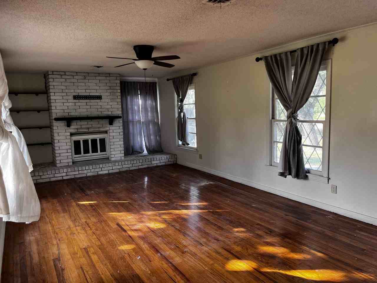 9745 Rock Creek Rd - Photo 3 of 9