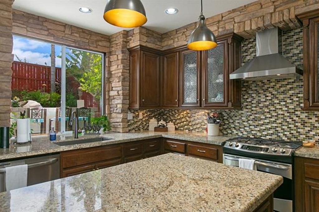 2941 Avenida Castana - Photo 7 of 29