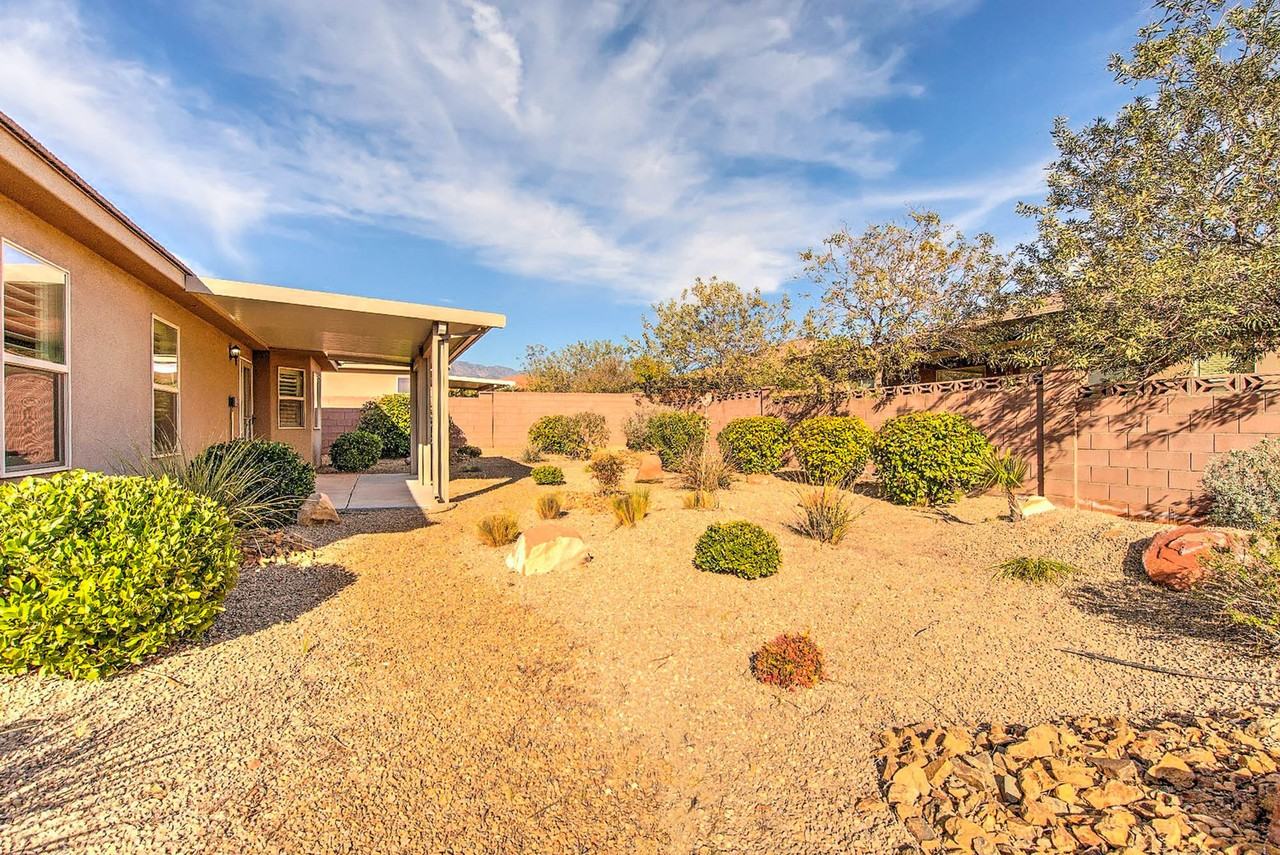 986 Camel Springs Dr - Photo 5 of 50