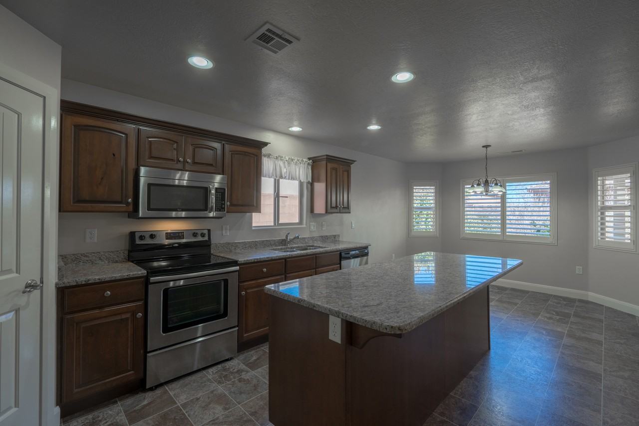 986 Camel Springs Dr - Photo 3 of 50