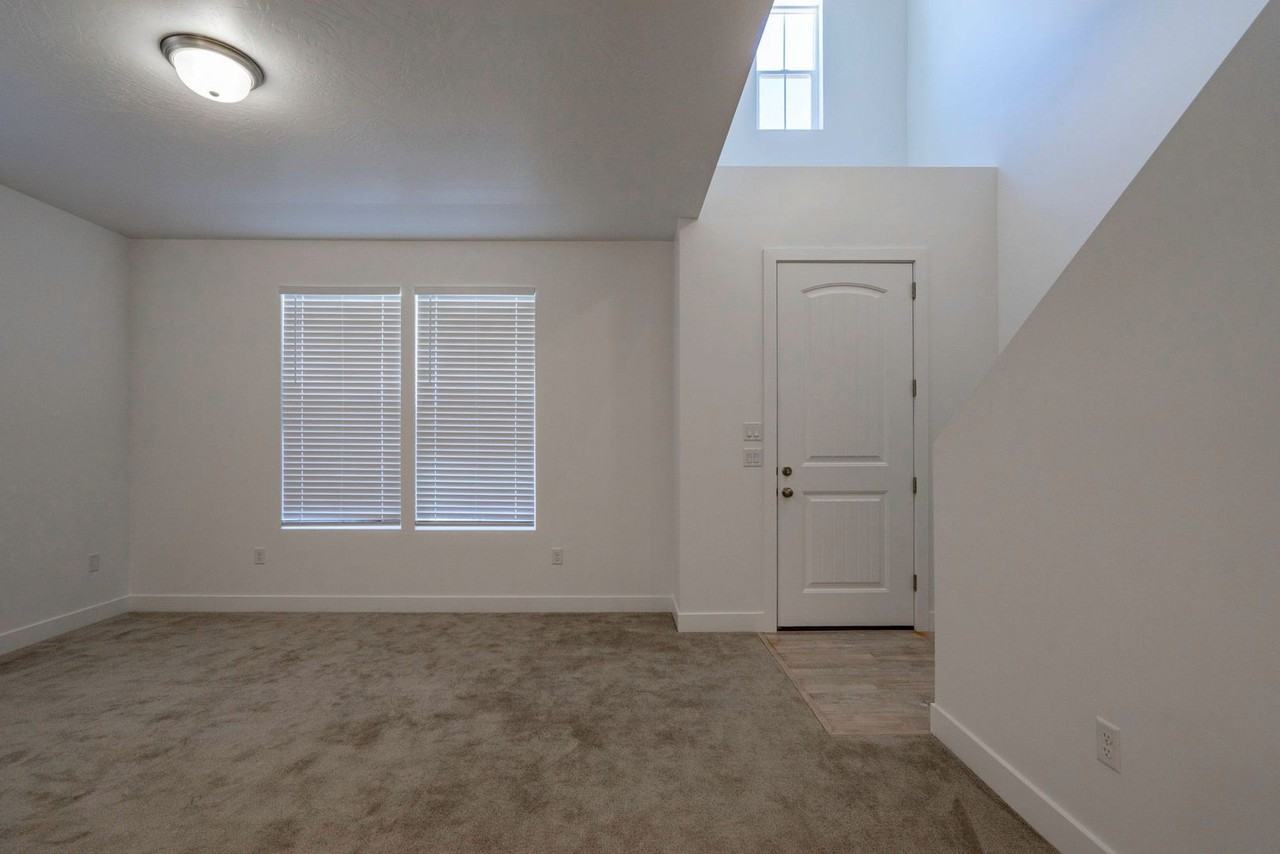 740 W Sunfire Ln - Photo 4 of 50