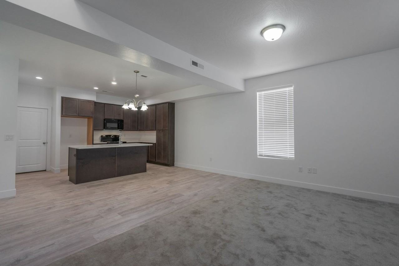740 W Sunfire Ln - Photo 2 of 50