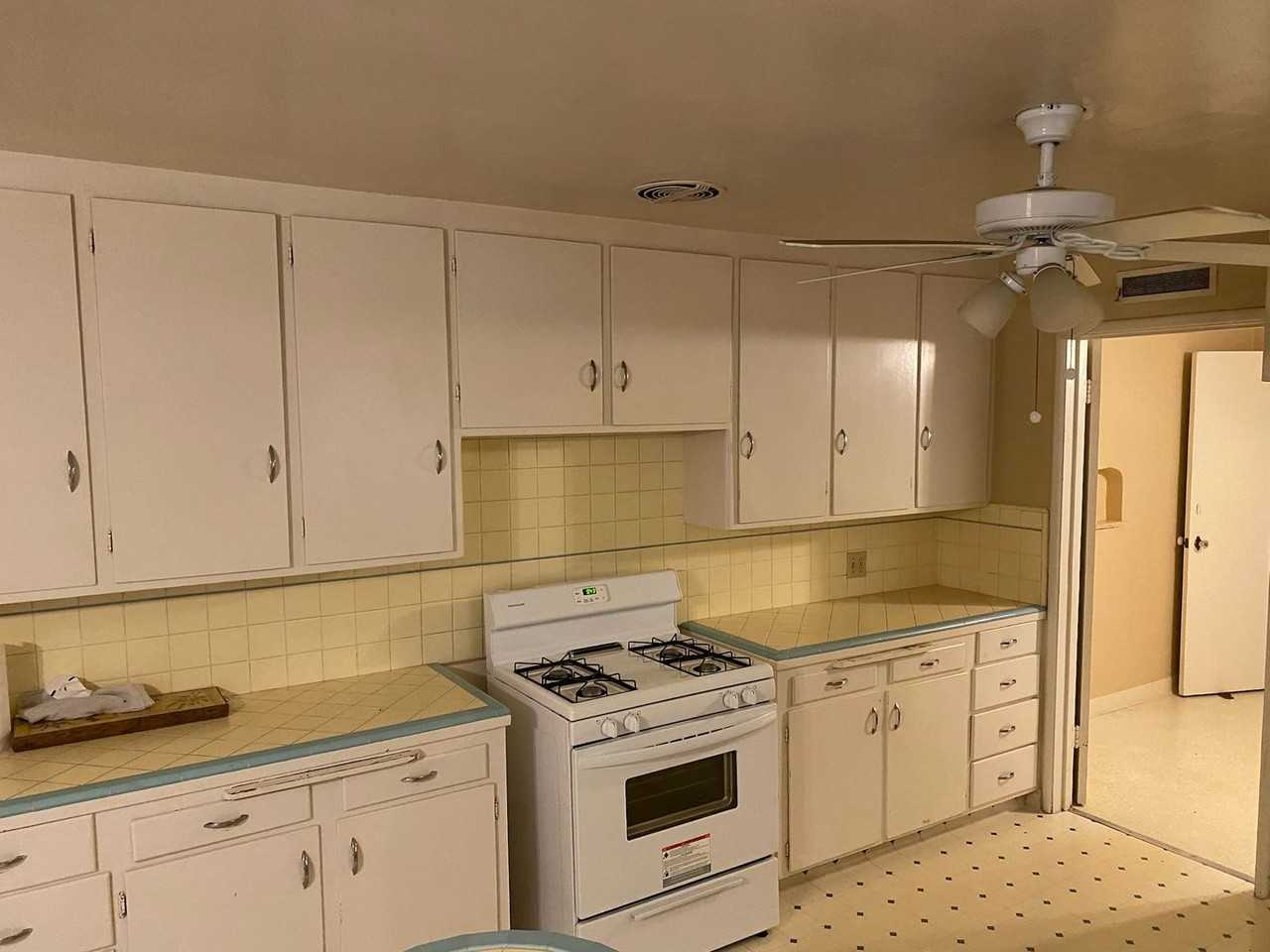 1260 W Poplar Ave - Photo 3 of 26