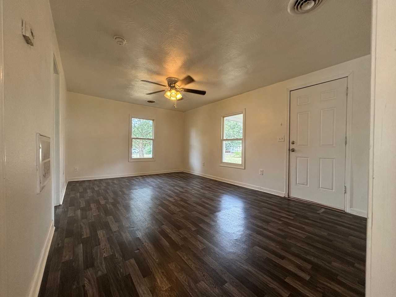 2900 W Lincoln St - Photo 2 of 13