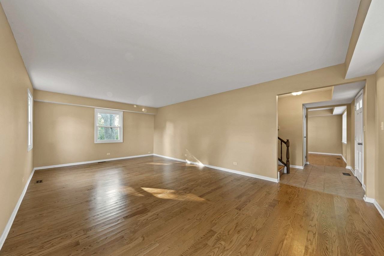 1121 Belmar Ln - Photo 3 of 23