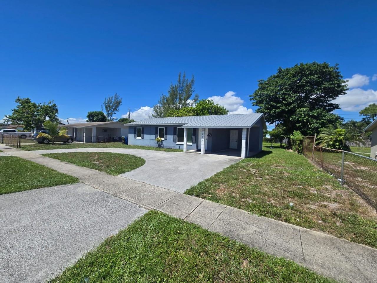 2091 Avenue H E - Photo 2 of 18