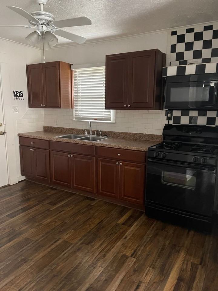 1600 Mccormick St - Photo 4 of 5