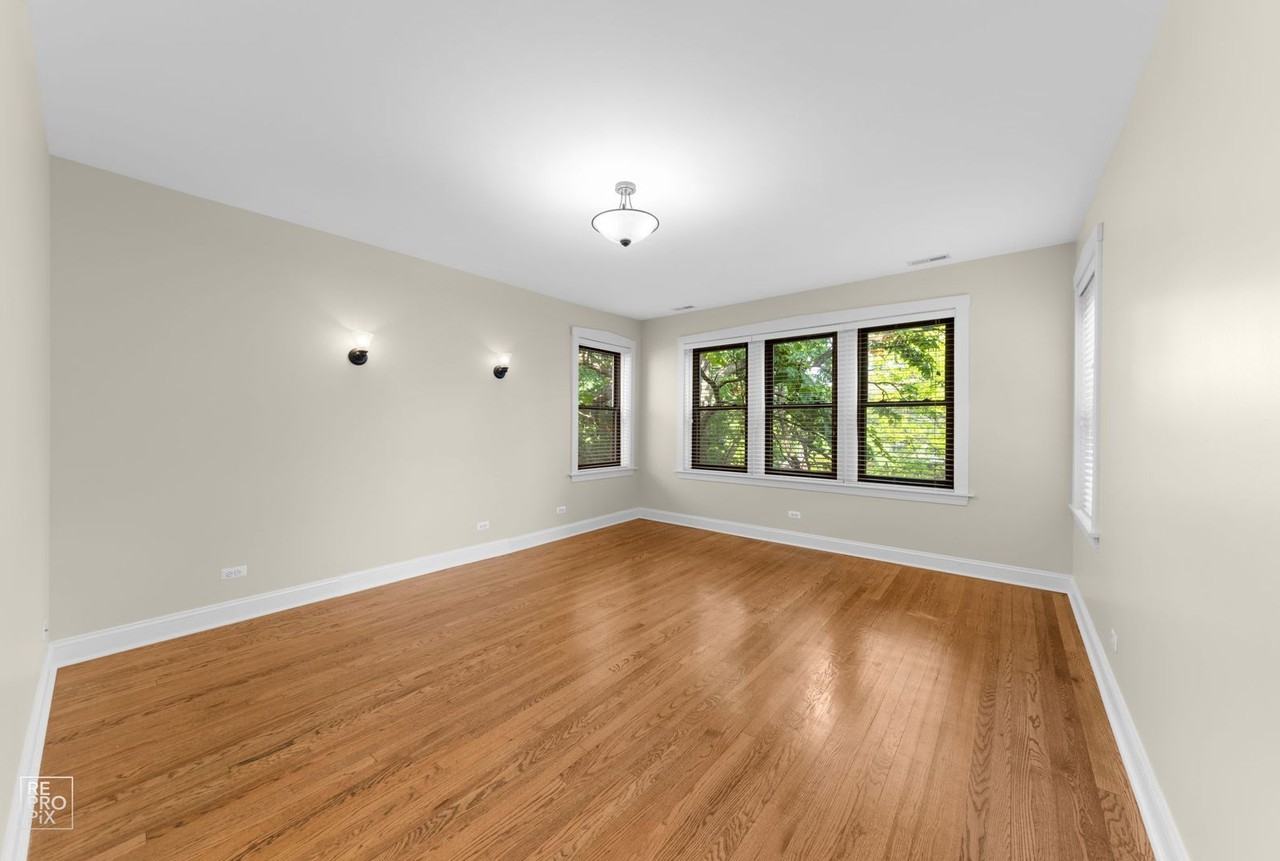 109 Harrison St - Photo 4 of 13