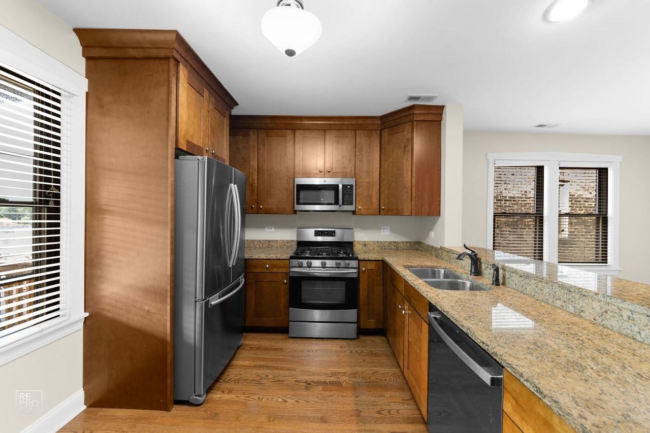 109 Harrison St - Photo 6 of 13