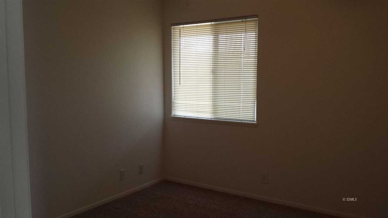 911 W Bataan Ave - Photo 4 of 14