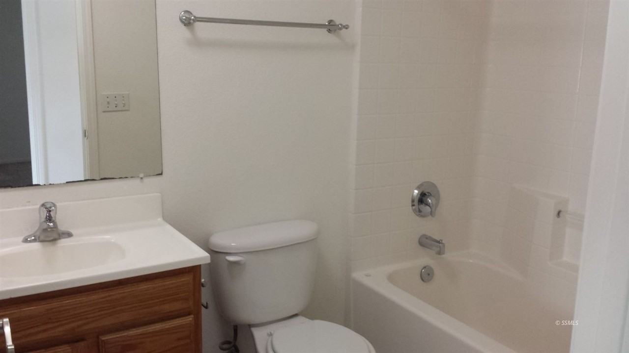 911 W Bataan Ave - Photo 5 of 14