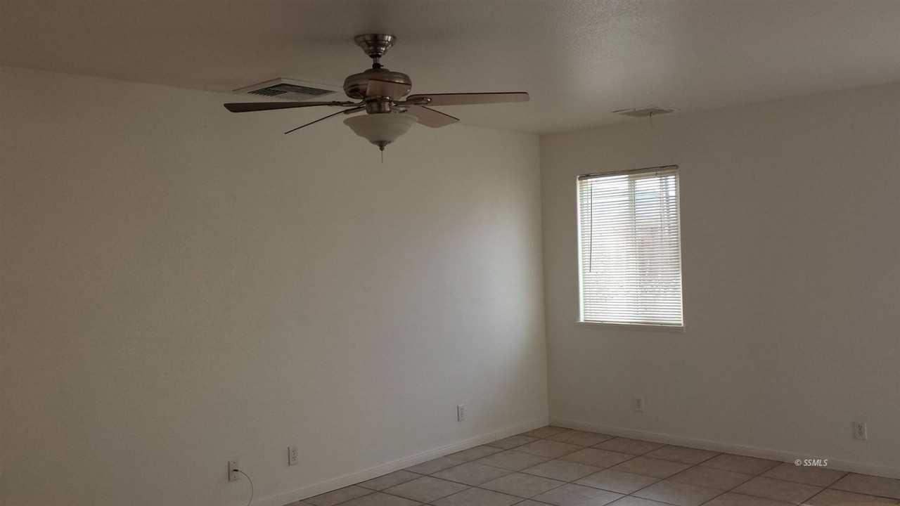 911 W Bataan Ave - Photo 6 of 14