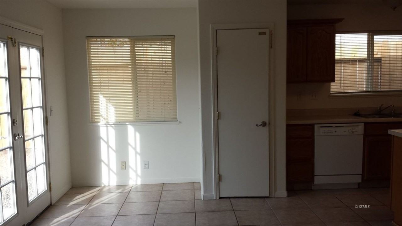 911 W Bataan Ave - Photo 7 of 14