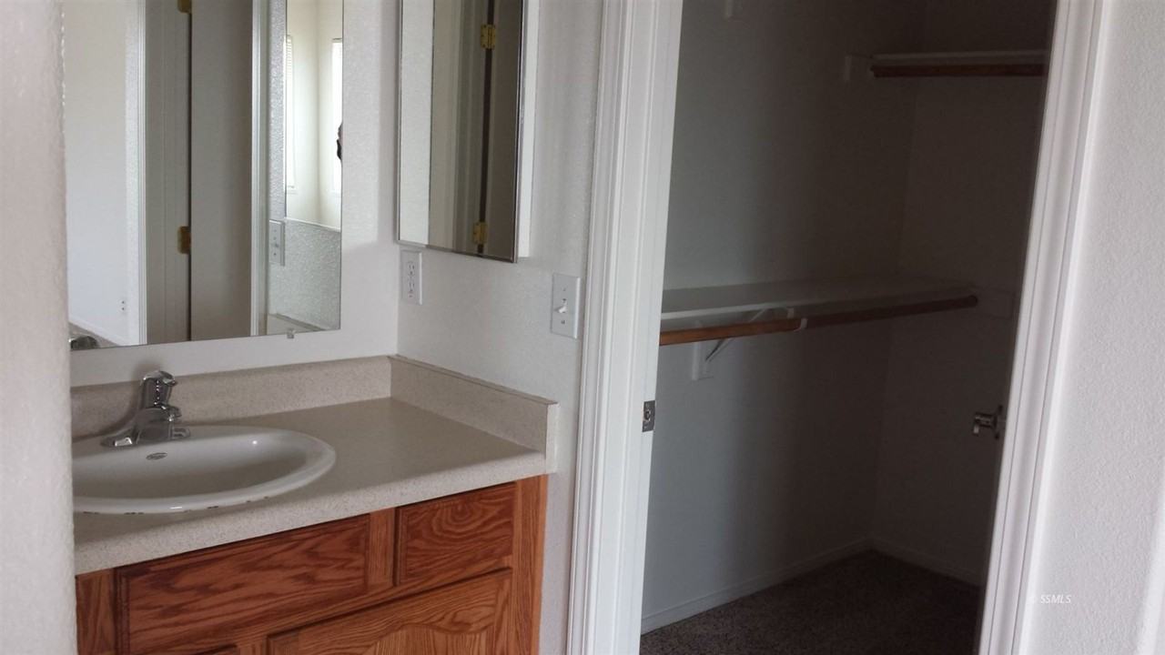 911 W Bataan Ave - Photo 6 of 12