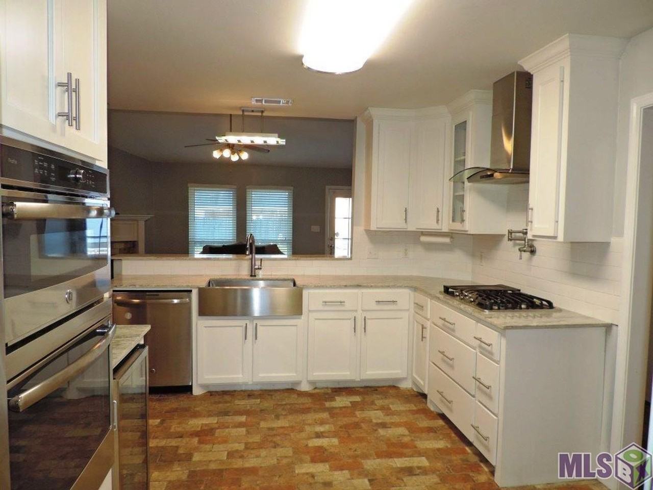 35927 Sarasota Ave - Photo 2 of 7