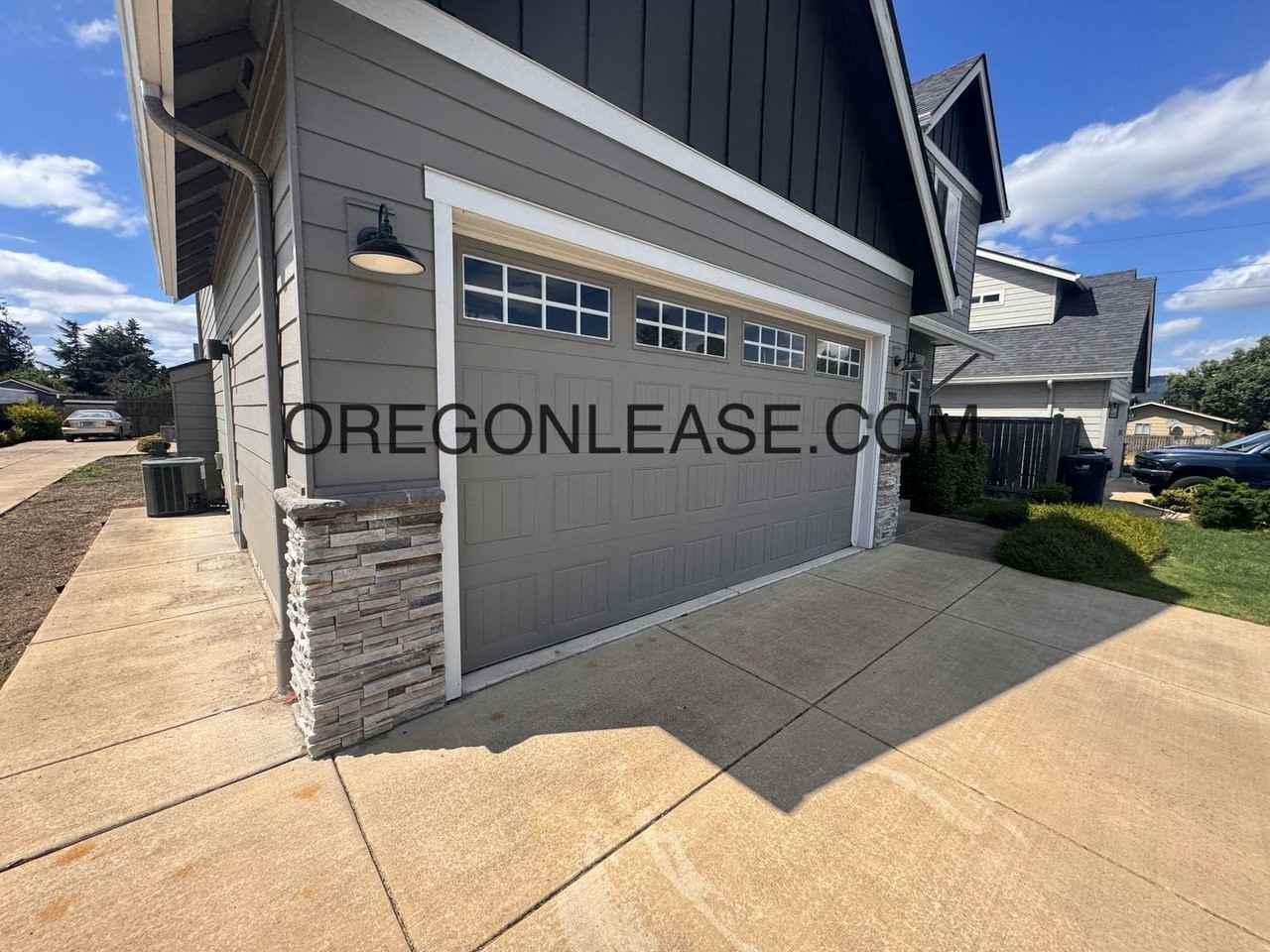 2086 9th St - Photo 2 of 22