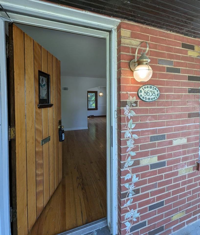 8638 Henrietta Ave - Photo 3 of 22