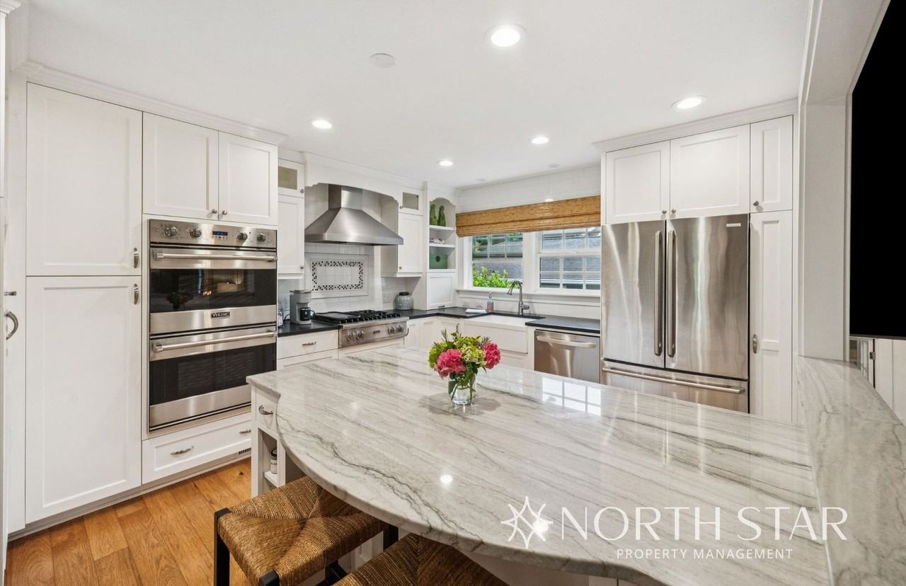 569 7th St - Photo 5 of 47
