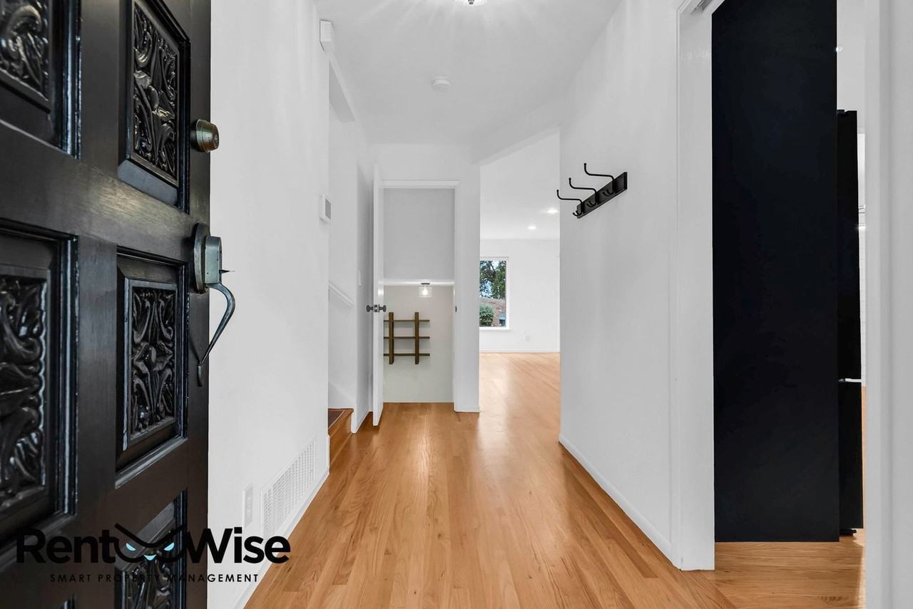 315 Crestmont Dr - Photo 3 of 50