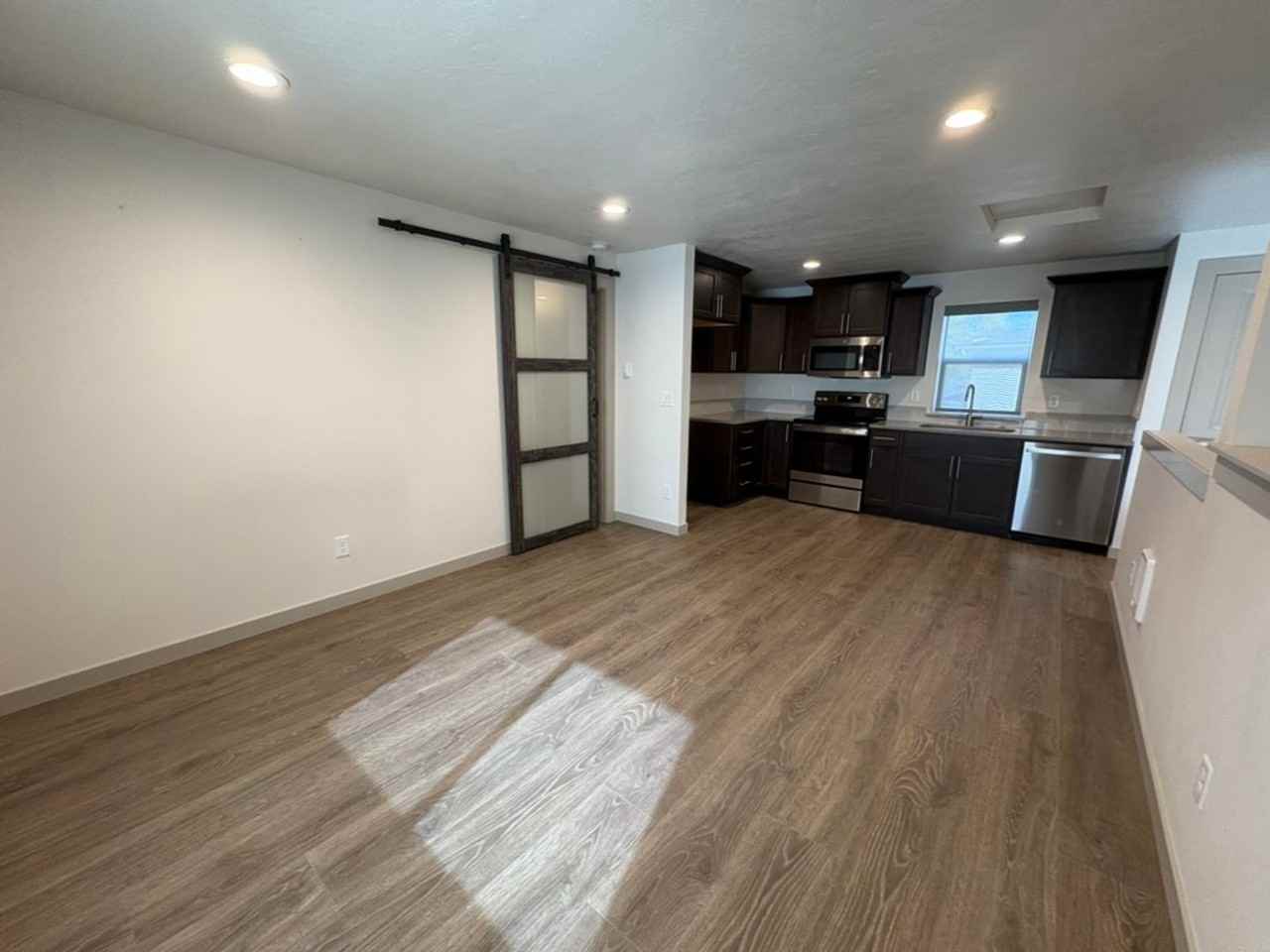 16488 Carter Ct - Photo 2 of 14