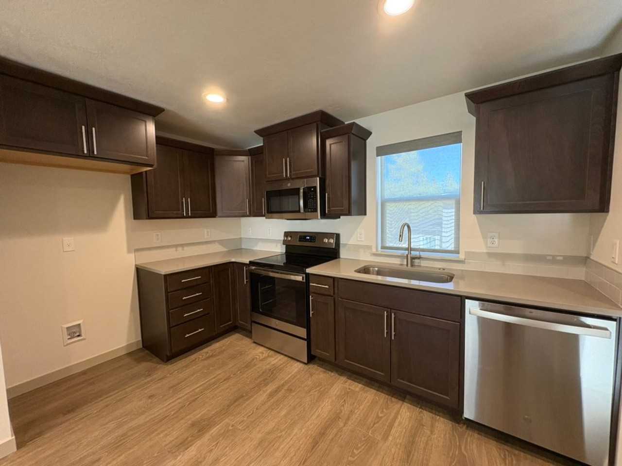 16488 Carter Ct - Photo 3 of 14